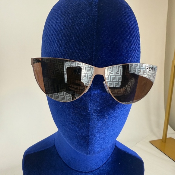 NWT FENDI CUT OUT SUNGLASSES WITH LOGO - Picture 6 of 6